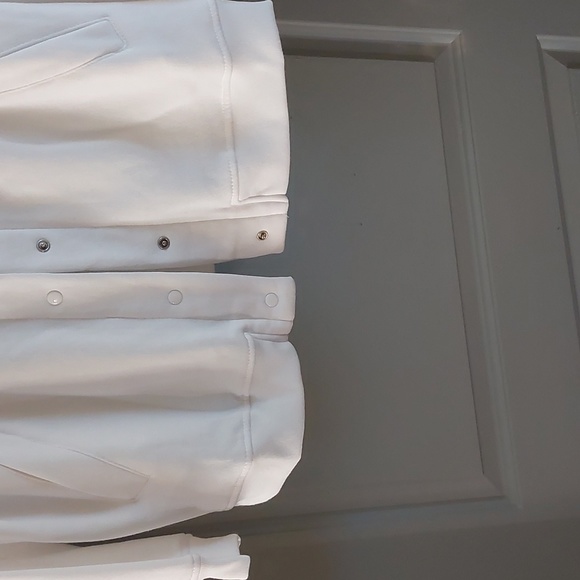 White Fleece Sweat Shirt Sz L NWOT. - Picture 2 of 10